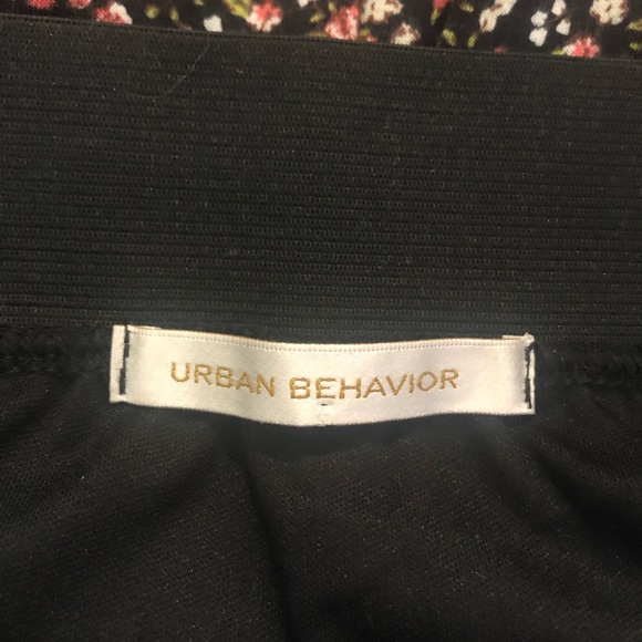 Urban Behaviour Floral Mini-Skirt - Picture 3 of 4